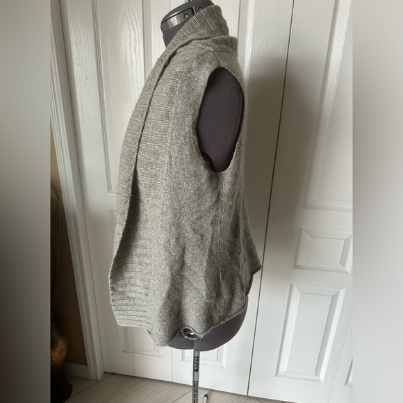 Theory 100% cashmere open vest in grey - Picture 4 of 6